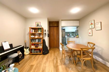 Apartamento à venda com 65m², 2 quartos e 2 vagasSala