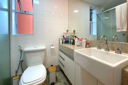 Apartamento à venda com 65m², 2 quartos e 2 vagasBanheiro da Suíte