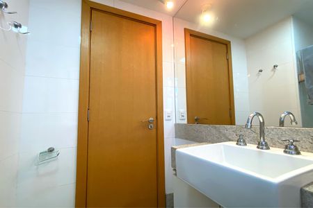 Apartamento à venda com 65m², 2 quartos e 2 vagasBanheiro