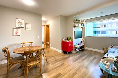 Apartamento à venda com 65m², 2 quartos e 2 vagasSala