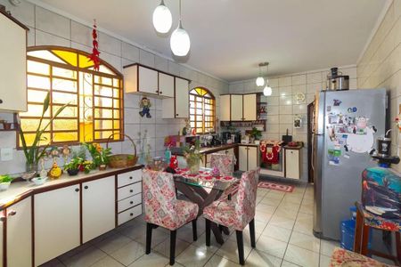 Casa à venda com 140m², 3 quartos e 2 vagas