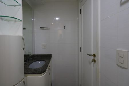 Apartamento à venda com 93m², 2 quartos e 2 vagasBanheiro da Suíte