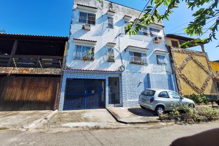 Casa à venda com 168m², 2 quartos e 2 vagas Casa à venda com 168m², 2 quartos e 2 vagasFachada