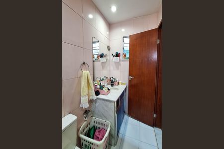 Casa à venda com 168m², 2 quartos e 2 vagas Casa à venda com 168m², 2 quartos e 2 vagasBanheiro da Suíte 1