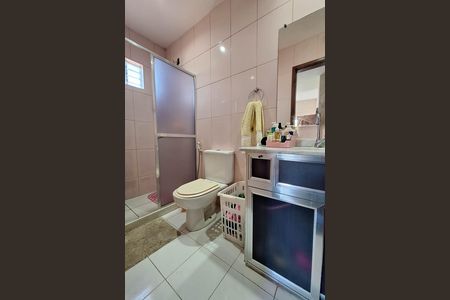 Casa à venda com 168m², 2 quartos e 2 vagas Casa à venda com 168m², 2 quartos e 2 vagasBanheiro da Suíte 1