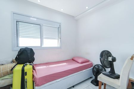 Apartamento à venda com 135m², 3 quartos e 3 vagas Apartamento à venda com 135m², 3 quartos e 3 vagasQuarto simples com cama de solteiro, janela e ar condicionado, com bagagem e ventilador.