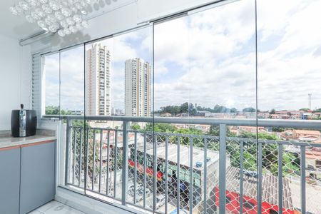 Apartamento à venda com 135m², 3 quartos e 3 vagas Apartamento à venda com 135m², 3 quartos e 3 vagasBalcony com vista para o bairro com edifícios altos e arborécia.