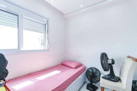 Apartamento à venda com 135m², 3 quartos e 3 vagas Apartamento à venda com 135m², 3 quartos e 3 vagasQuarto pequeno com cama simples, janela e ventilador, iluminado por luz natural e artificial.