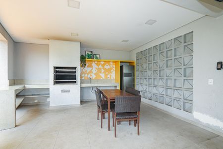 Apartamento à venda com 135m², 3 quartos e 3 vagas Apartamento à venda com 135m², 3 quartos e 3 vagasPiscina com churrasqueira e área de lazer, com vista para o jardim.