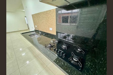 Cozinha de casa para alugar com 2 quartos, 100m² em Vila Fidalgo, São Paulo