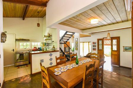 Casa à venda com 3 quartos, 300m² em Itaipu, Niterói
