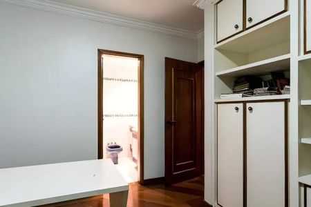 Casa à venda com 8 quartos, 250m² em Moema, São Paulo