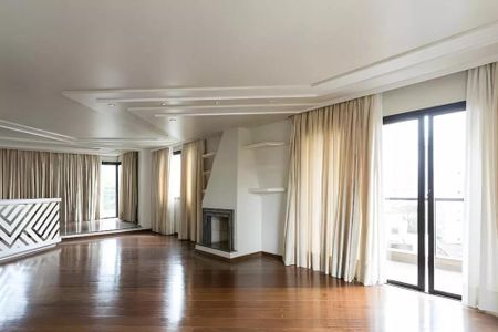 Casa à venda com 8 quartos, 250m² em Moema, São Paulo