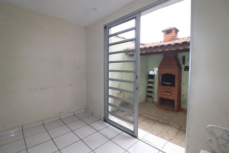 Casa à venda com 185m², 2 quartos e 2 vagasCasa 2 Sala