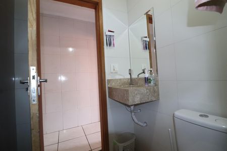 Casa à venda com 185m², 2 quartos e 2 vagasBanheiro