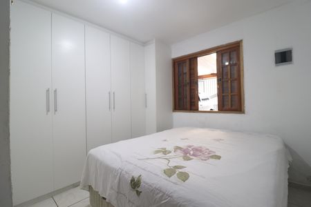 Casa à venda com 185m², 2 quartos e 2 vagasQuarto 1 suíte