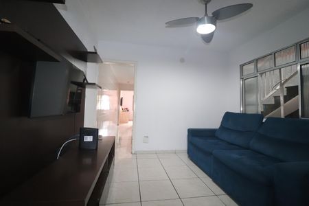 Casa à venda com 185m², 2 quartos e 2 vagasSala