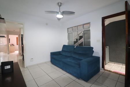 Casa à venda com 185m², 2 quartos e 2 vagasSala