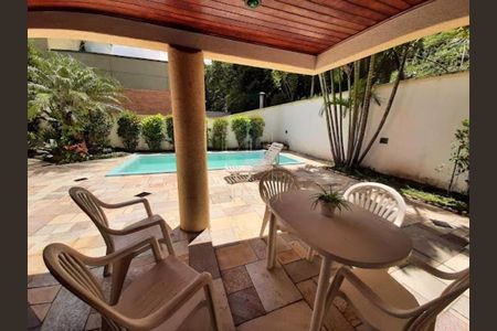 Casa de condomínio à venda com 378m², 4 quartos e 4 vagas