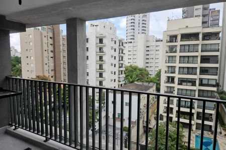 Apartamento à venda com 63m², 2 quartos e 1 vagaBalcony com vista para a cidade, com uma piscina no fundo.