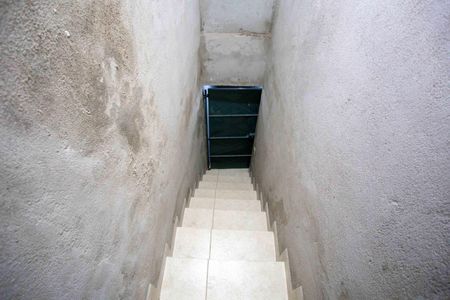 Casa para alugar com 65m², 2 quartos e sem vagaEscada