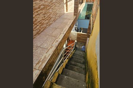 Casa para alugar com 80m², 2 quartos e sem vagaEscada