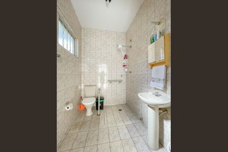 Casa à venda com 131m², 3 quartos e 5 vagasBanheiro 2