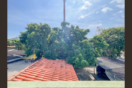 Vista de casa à venda com 3 quartos, 131m² em Vila Dalva, São Paulo