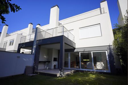 Casa de condomínio à venda com 276m², 3 quartos e 2 vagas Casa de condomínio à venda com 276m², 3 quartos e 2 vagasPátio fundos