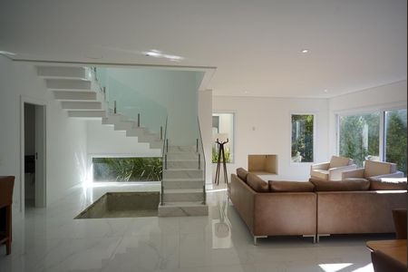 Sala de casa de condomínio para alugar com 3 quartos, 276m² em Pedra Redonda, Porto Alegre