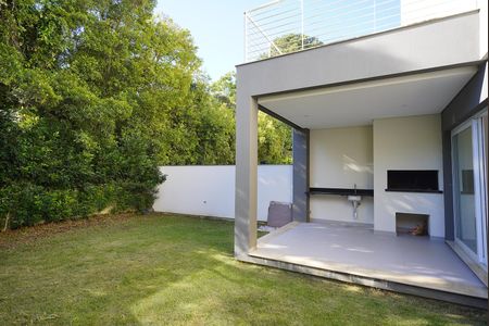 Casa de condomínio à venda com 276m², 3 quartos e 2 vagas Casa de condomínio à venda com 276m², 3 quartos e 2 vagasPátio fundos