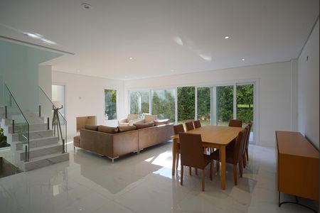 Sala de casa de condomínio para alugar com 3 quartos, 276m² em Pedra Redonda, Porto Alegre