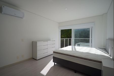 Casa de condomínio à venda com 276m², 3 quartos e 2 vagas Casa de condomínio à venda com 276m², 3 quartos e 2 vagasSuite 3