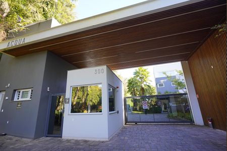 Casa de condomínio à venda com 276m², 3 quartos e 2 vagas Casa de condomínio à venda com 276m², 3 quartos e 2 vagasFachada e portaria