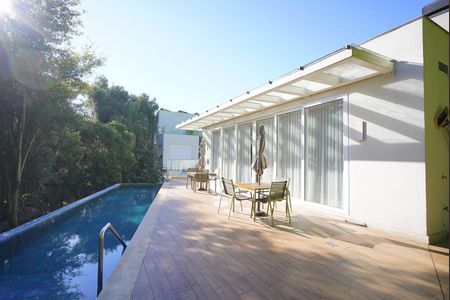 Casa de condomínio à venda com 276m², 3 quartos e 2 vagas Casa de condomínio à venda com 276m², 3 quartos e 2 vagasÁrea comum - Piscina