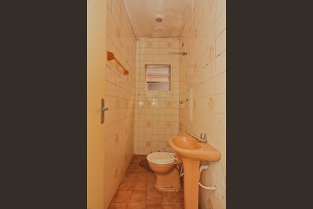 Banheiro de casa para alugar com 1 quarto, 80m² em Vila Zat, São Paulo