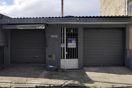 Casa para alugar com 80m², 1 quarto e sem vagaFachada + placa