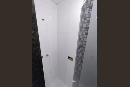 Banheiro de apartamento para alugar com 2 quartos, 60m² em Menino Deus, Porto Alegre