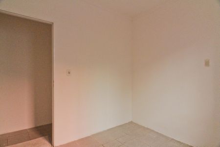 Quarto 2 de casa para alugar com 2 quartos, 70m² em Vila Zat, São Paulo