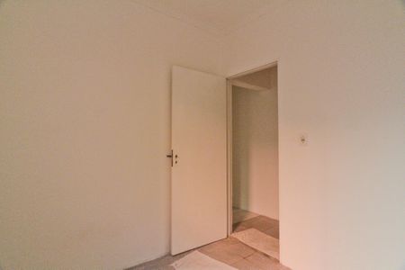 Quarto 2 de casa para alugar com 2 quartos, 70m² em Vila Zat, São Paulo