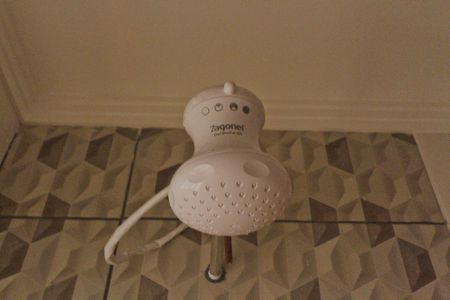 Banheiro de casa para alugar com 2 quartos, 70m² em Vila Zat, São Paulo