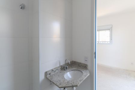 Banheiro da Suíte de apartamento para alugar com 1 quarto, 51m² em Vila Mazzei, São Paulo