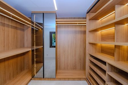 Casa à venda com 290m², 3 quartos e 2 vagas Casa à venda com 290m², 3 quartos e 2 vagasCloset da Suíte 3