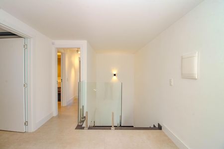 Casa à venda com 290m², 3 quartos e 2 vagas Casa à venda com 290m², 3 quartos e 2 vagasCorredor
