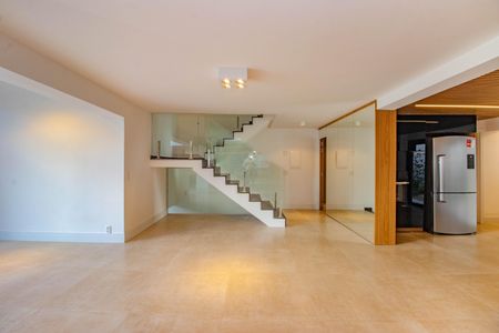 Sala de casa à venda com 3 quartos, 290m² em Bela Vista, Porto Alegre