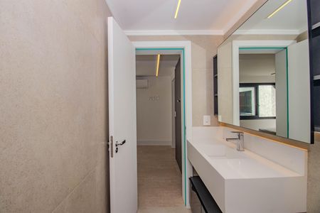 Casa à venda com 290m², 3 quartos e 2 vagas Casa à venda com 290m², 3 quartos e 2 vagasBanheiro da Suíte 2