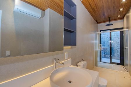 Casa à venda com 290m², 3 quartos e 2 vagas Casa à venda com 290m², 3 quartos e 2 vagasBanheiro 2 da Suíte 2