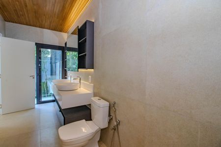 Casa à venda com 290m², 3 quartos e 2 vagas Casa à venda com 290m², 3 quartos e 2 vagasBanheiro 2 da Suíte 2