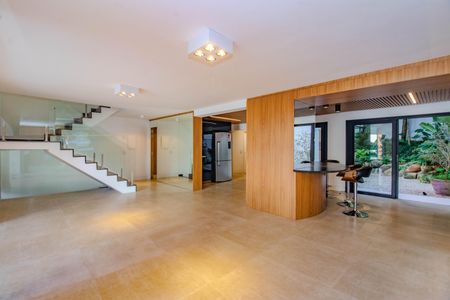 Sala de casa à venda com 3 quartos, 290m² em Bela Vista, Porto Alegre