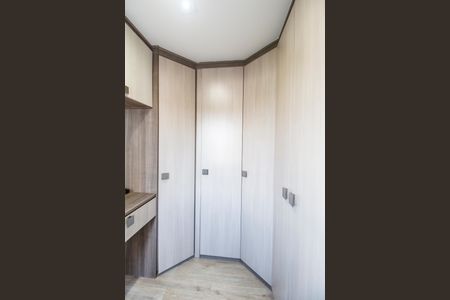 Closet da suíte de apartamento para alugar com 2 quartos, 69m² em Vila Iracema, Barueri
